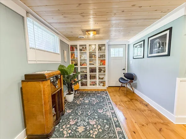 $265,000 | 709 East Sunnycrest Drive, Urbana, IL 61801