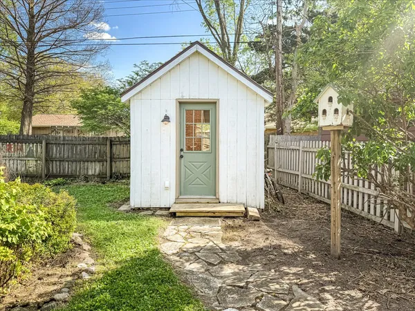 $265,000 | 709 East Sunnycrest Drive, Urbana, IL 61801