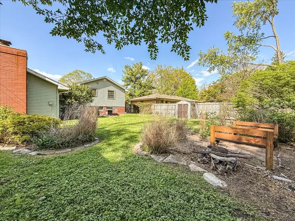 $265,000 | 709 East Sunnycrest Drive, Urbana, IL 61801