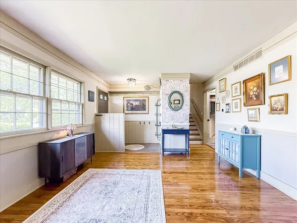 $265,000 | 709 East Sunnycrest Drive, Urbana, IL 61801