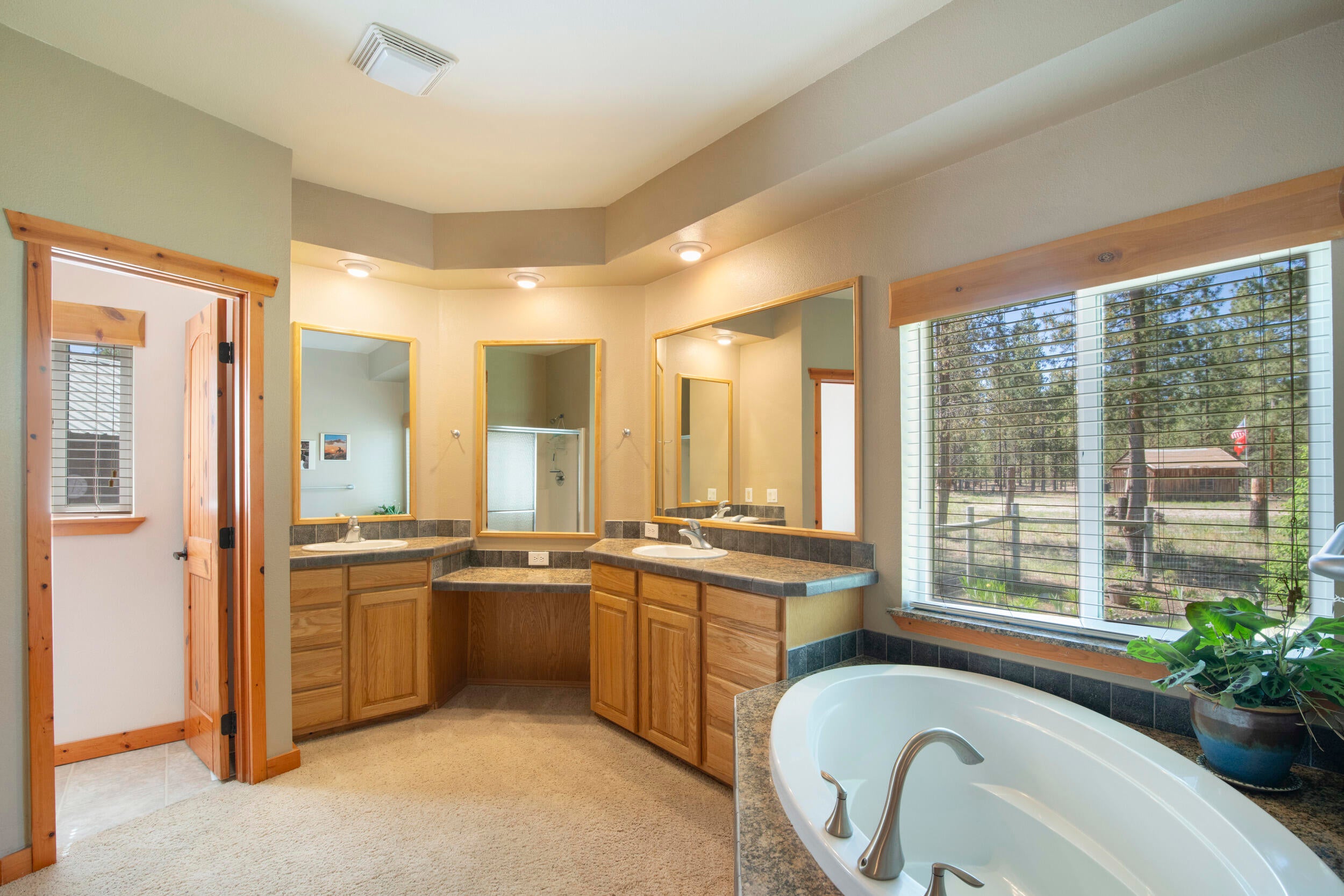 1838 Rector Drive La Pine, OR 97739 - Photo 39 of 69 primary bathroom