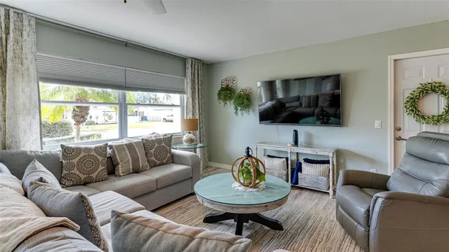 $4,500 | 6904 9th Avenue Northwest, Bradenton, FL 34209