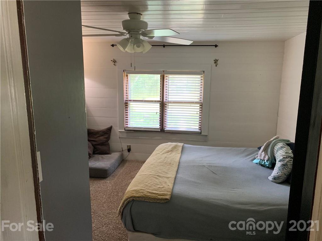 4225 Beach Road Hudson, NC 28638 - Photo 8 of 21