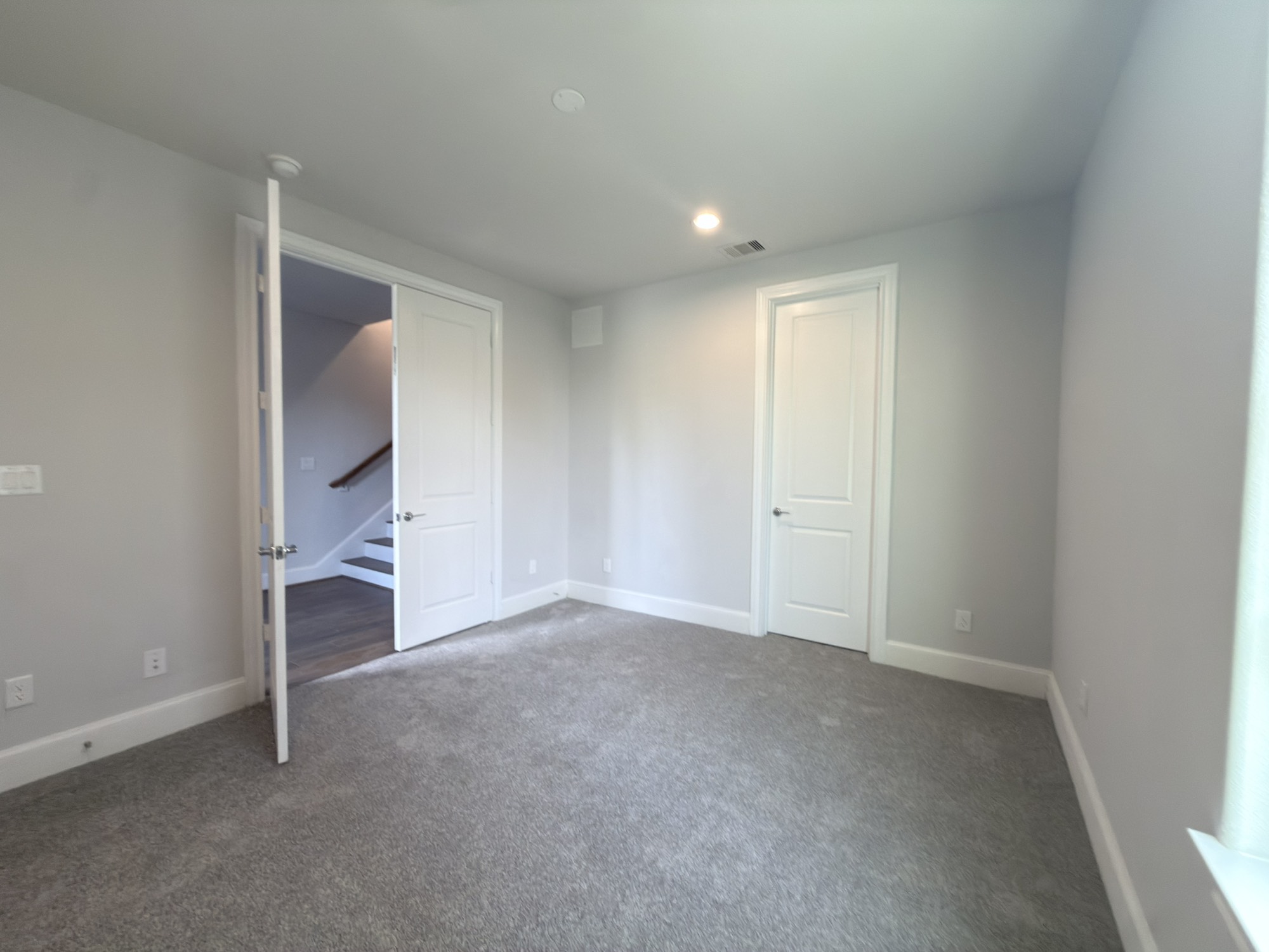 815 Bringhurst Street Houston, TX 77020 - Photo 4 of 19 ROOM OR STUDY 1ST FLOOR