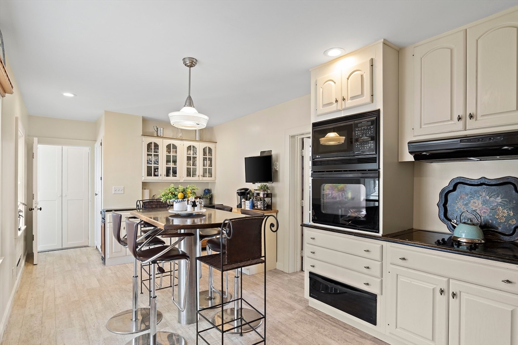 240 Dudley Road Bedford, MA 01730 - Photo 14 of 42 Gallery Image 14