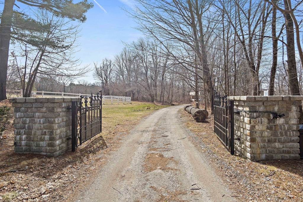 240 Dudley Road Bedford, MA 01730 - Photo 2 of 42 Gallery Image 2