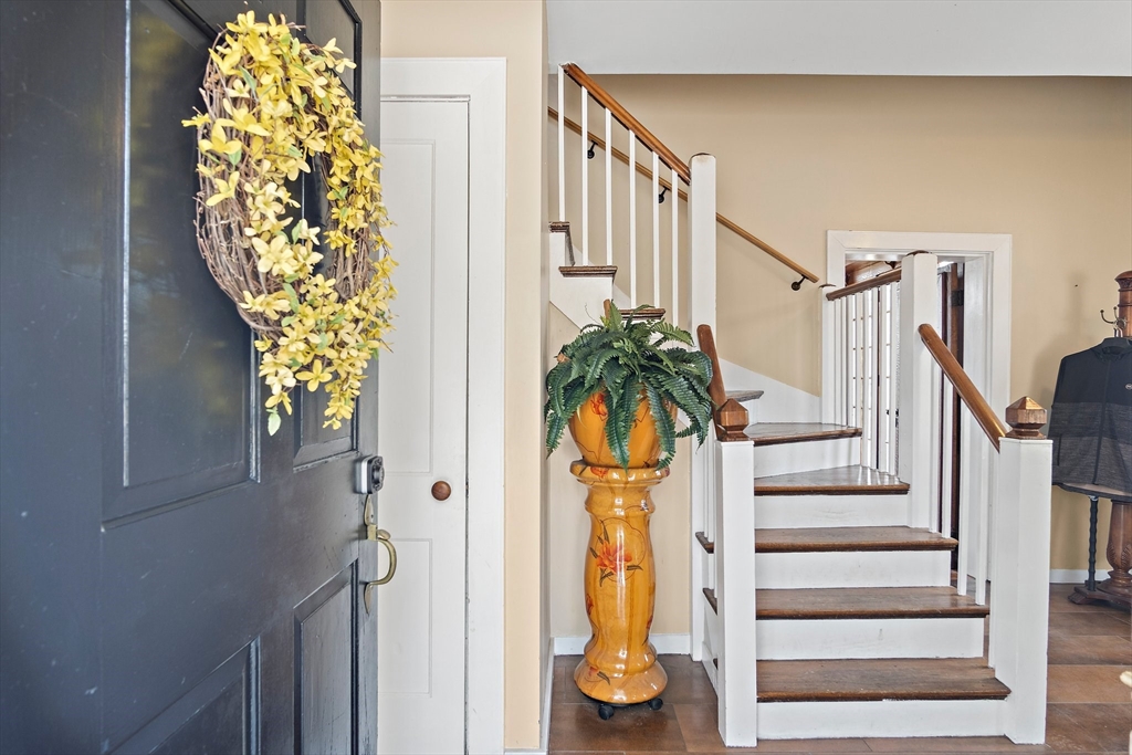 240 Dudley Road Bedford, MA 01730 - Photo 4 of 42 Gallery Image 4
