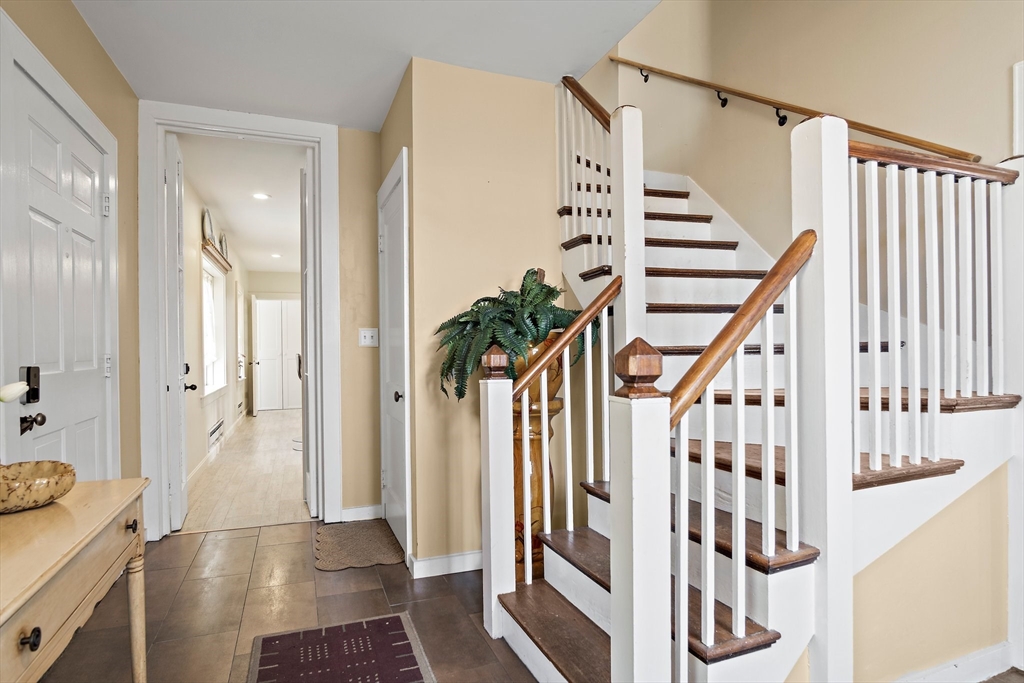 240 Dudley Road Bedford, MA 01730 - Photo 5 of 42 Gallery Image 5