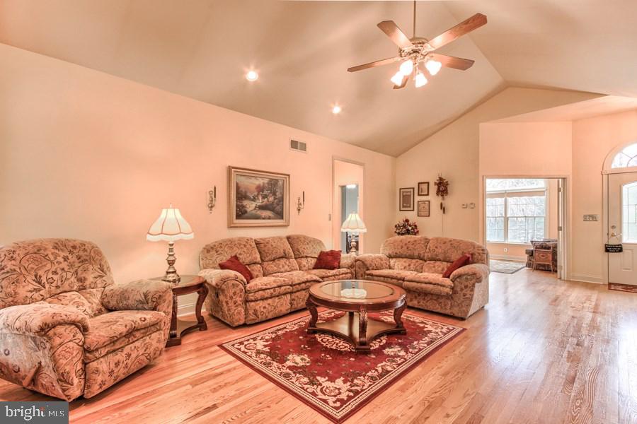 668 Woodburne Road Lewisberry, PA 17339 - Photo 5 of 25 Gallery Image 5