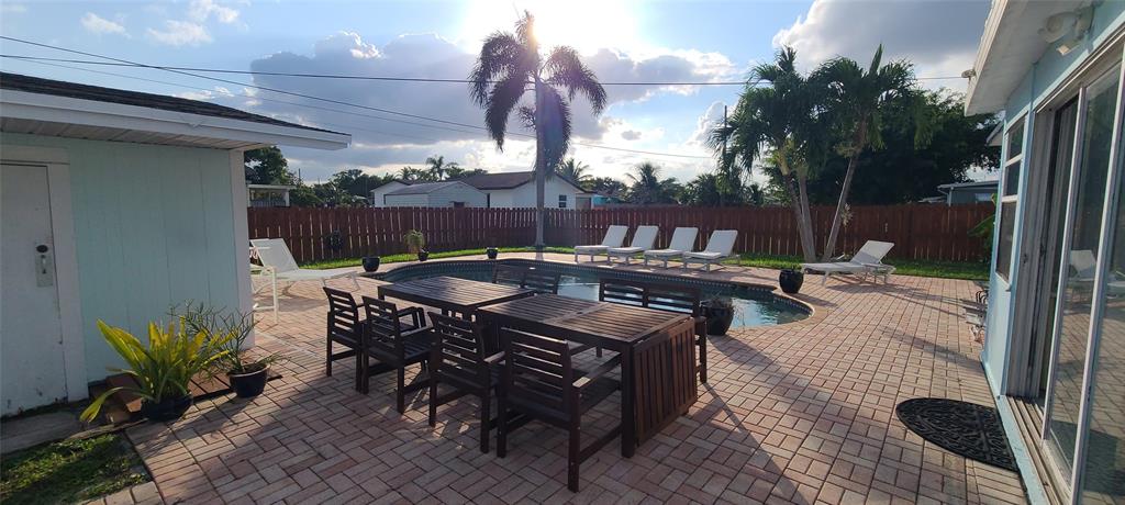 321 Mid Pines Road Palm Springs, FL 33461 - Photo 11 of 22