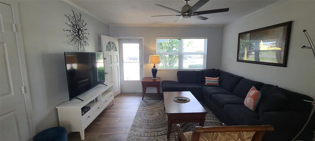 321 Mid Pines Road Palm Springs, FL 33461 - Photo 5 of 22