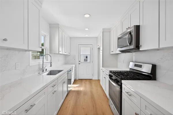 $1,249,000 | 155 Pasadena Avenue, Tustin, CA 92780