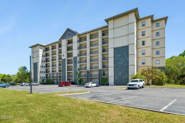 $375,000 | 124 Plaza Drive, Unit 5106, Pigeon Forge, TN 37863