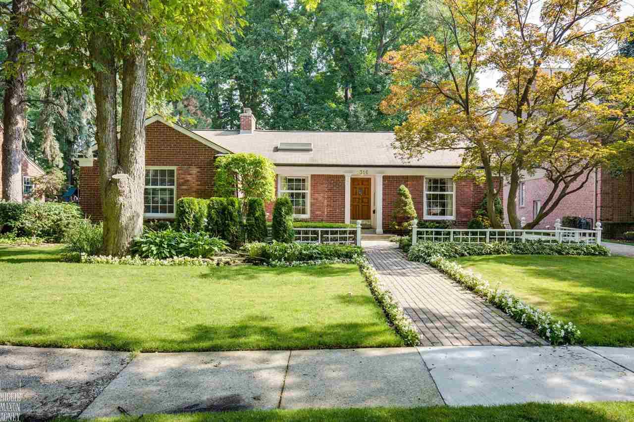 316 Lothrop Road Grosse Pointe, MI 48236 - Photo 1 of 26 31299898.JPG