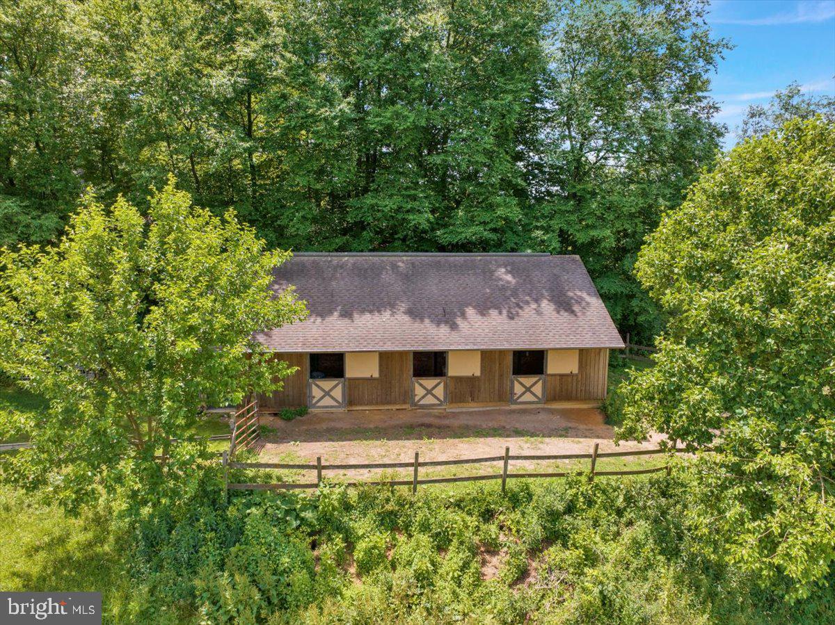 407 Miller Road Reading, PA 19608 - Photo 29 of 37 Paddock Area