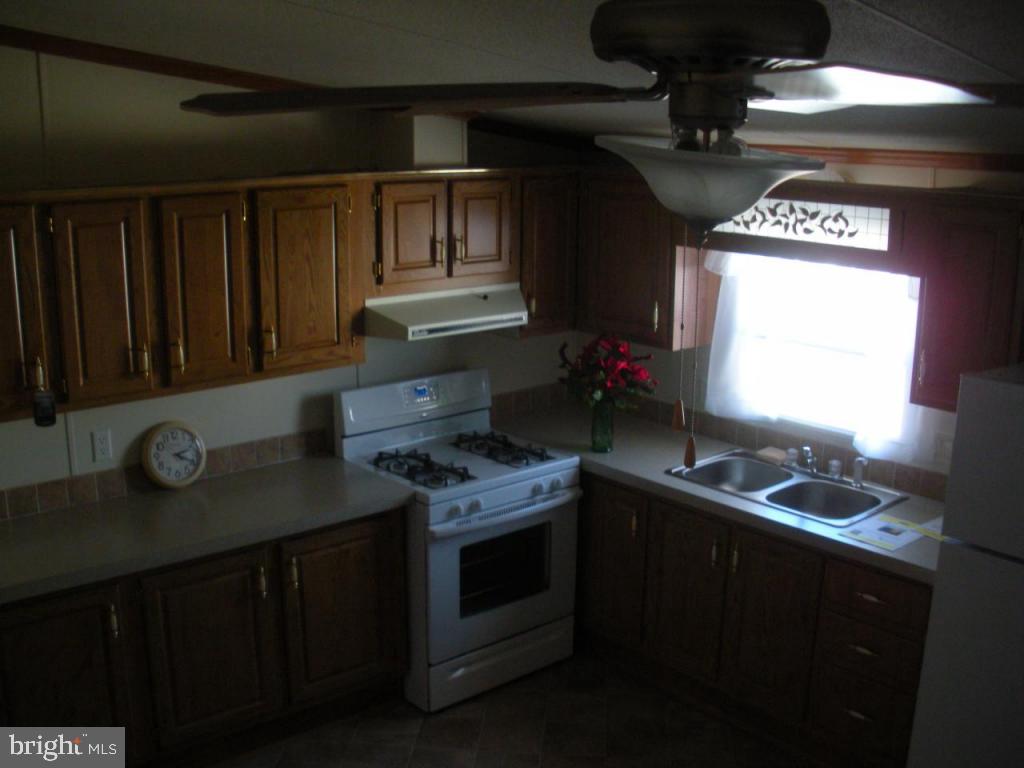 120 Pheasant Road Lancaster, PA 17603 - Photo 3 of 27 Gallery Image 3
