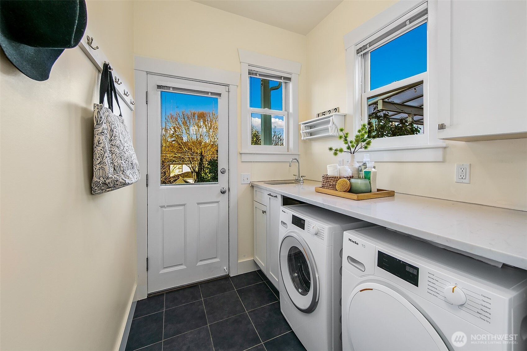 1522 3rd Avenue West Seattle, WA 98119 - Photo 18 of 40