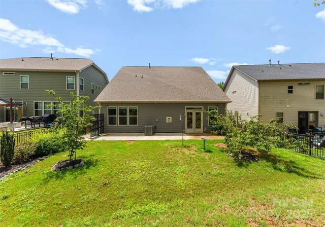 a front view of house with yard