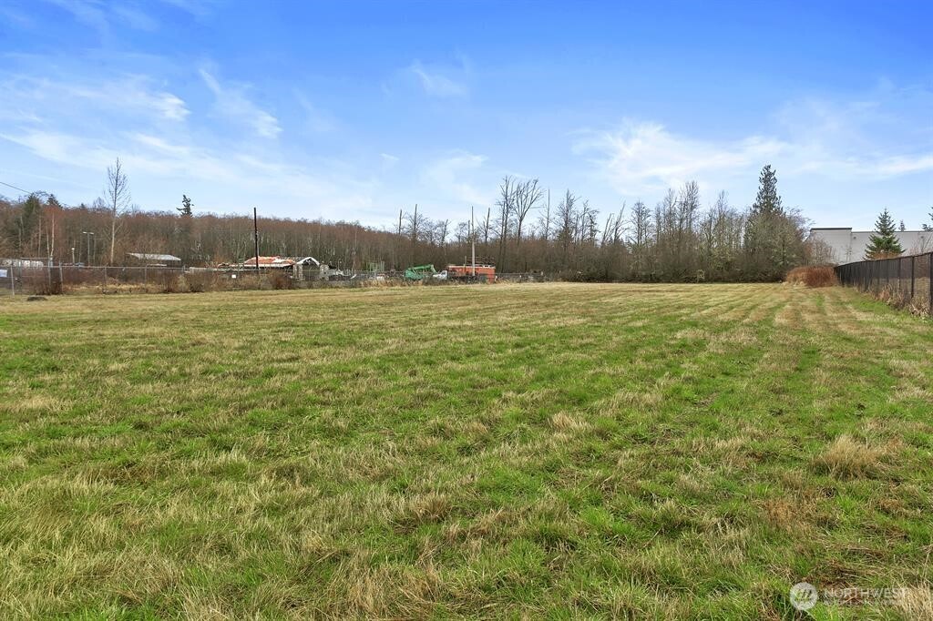 2826 Center Road Everett, WA 98204 - Photo 4 of 5 a view of a big yard with large trees