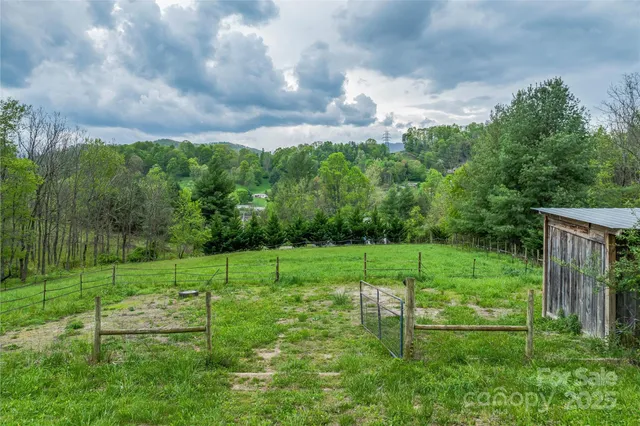 $495,000 | 318 Sandy Way, Burnsville, NC 28714