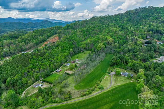 $495,000 | 318 Sandy Way, Burnsville, NC 28714