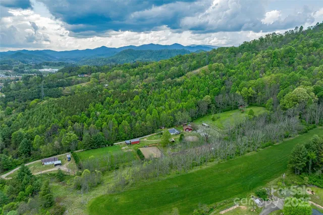 $495,000 | 318 Sandy Way, Burnsville, NC 28714