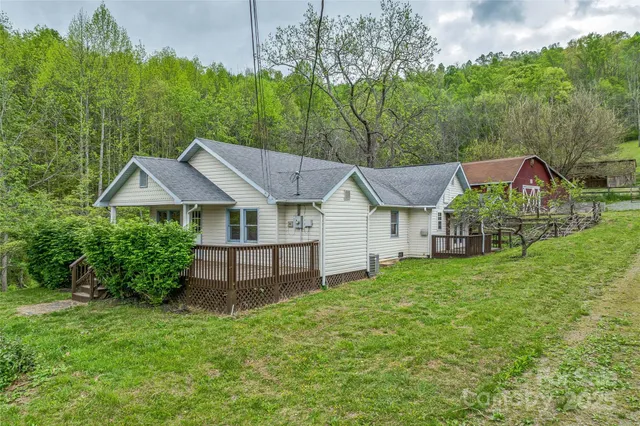 $495,000 | 318 Sandy Way, Burnsville, NC 28714