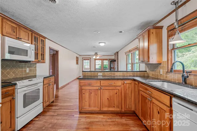 $495,000 | 318 Sandy Way, Burnsville, NC 28714