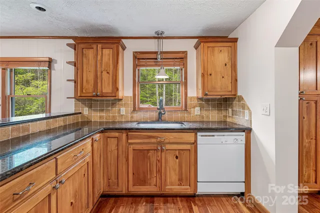 $495,000 | 318 Sandy Way, Burnsville, NC 28714