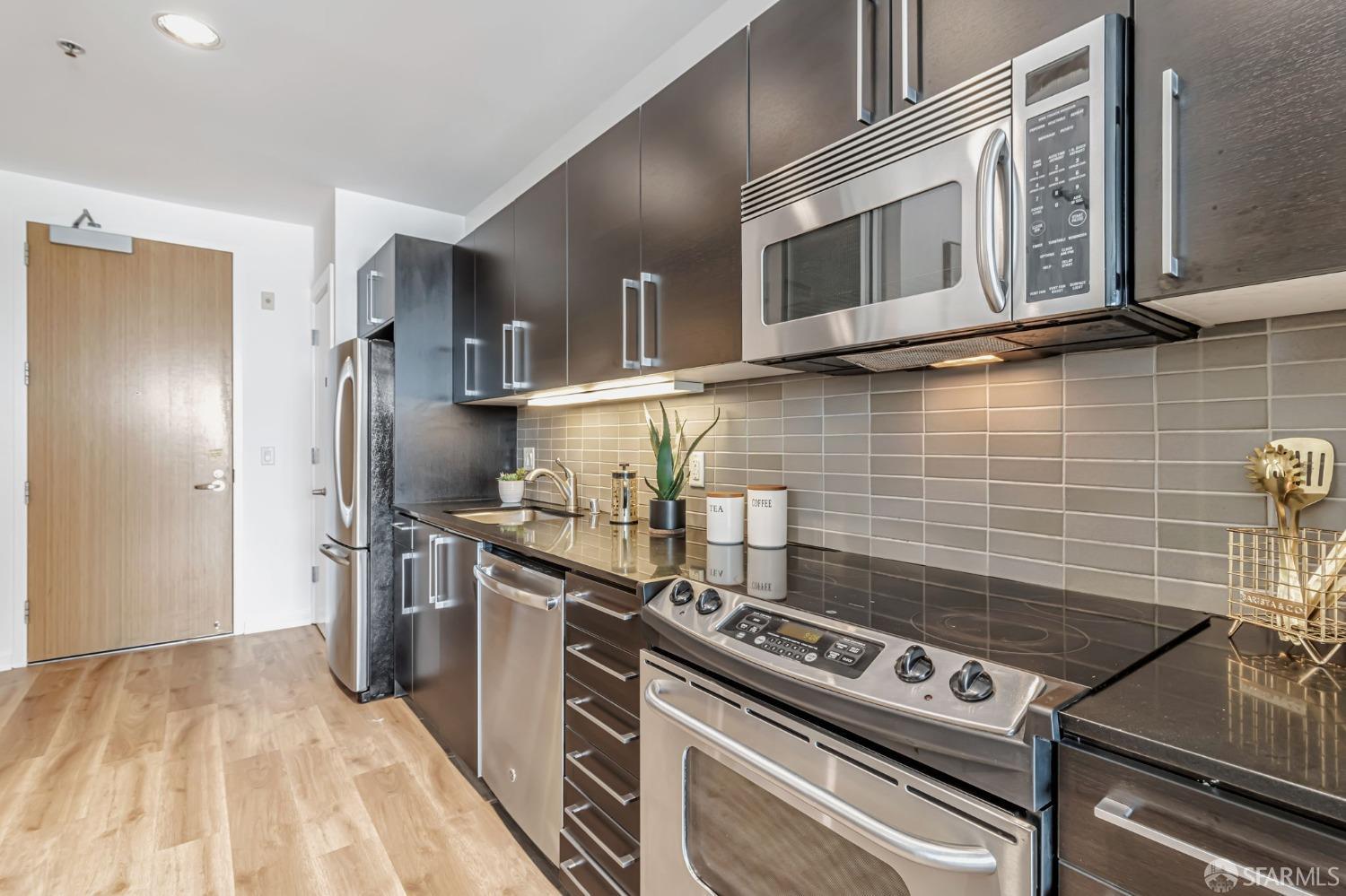 200 2nd Street, Unit 408 Oakland, CA 94607 - Photo 16 of 29 a kitchen with a stove and a microwave