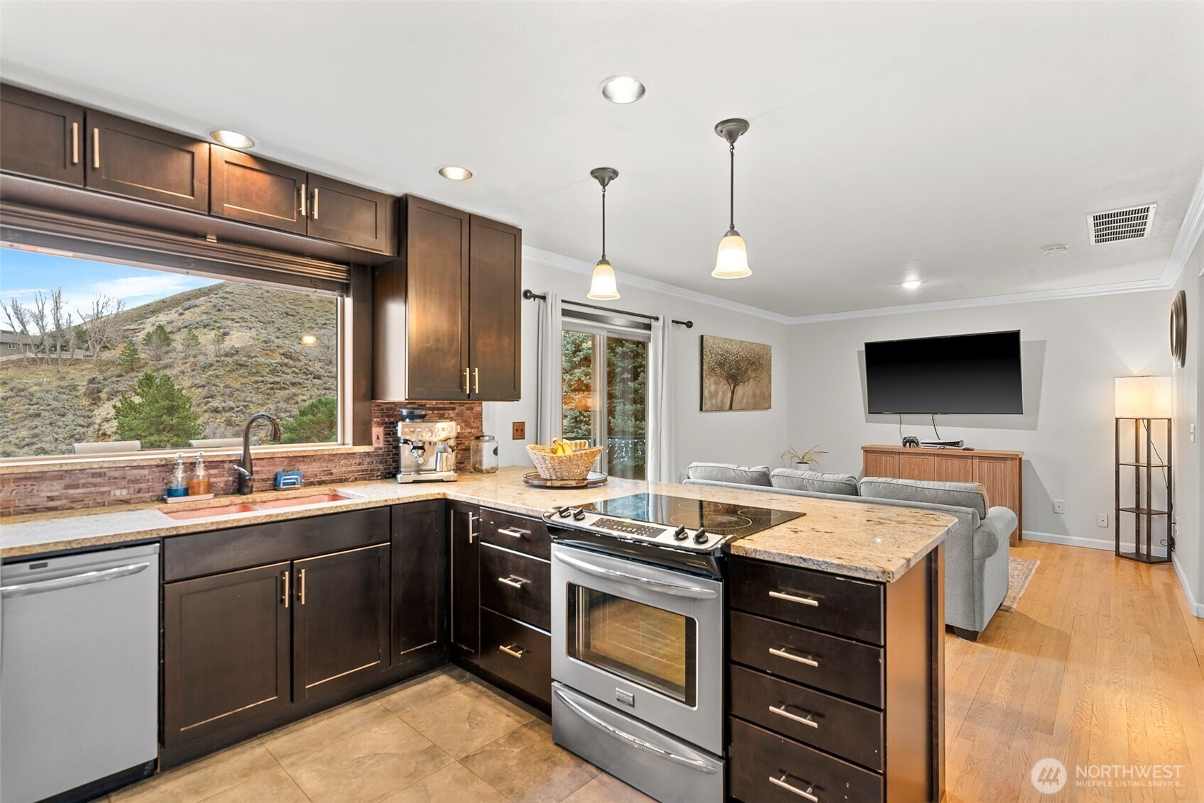 222 Austin Avenue Wenatchee, WA 98801 - Photo 14 of 40