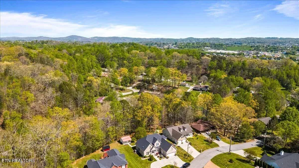 $489,900 | 176 Mineral Springs Lane, Jacksboro, TN 37757