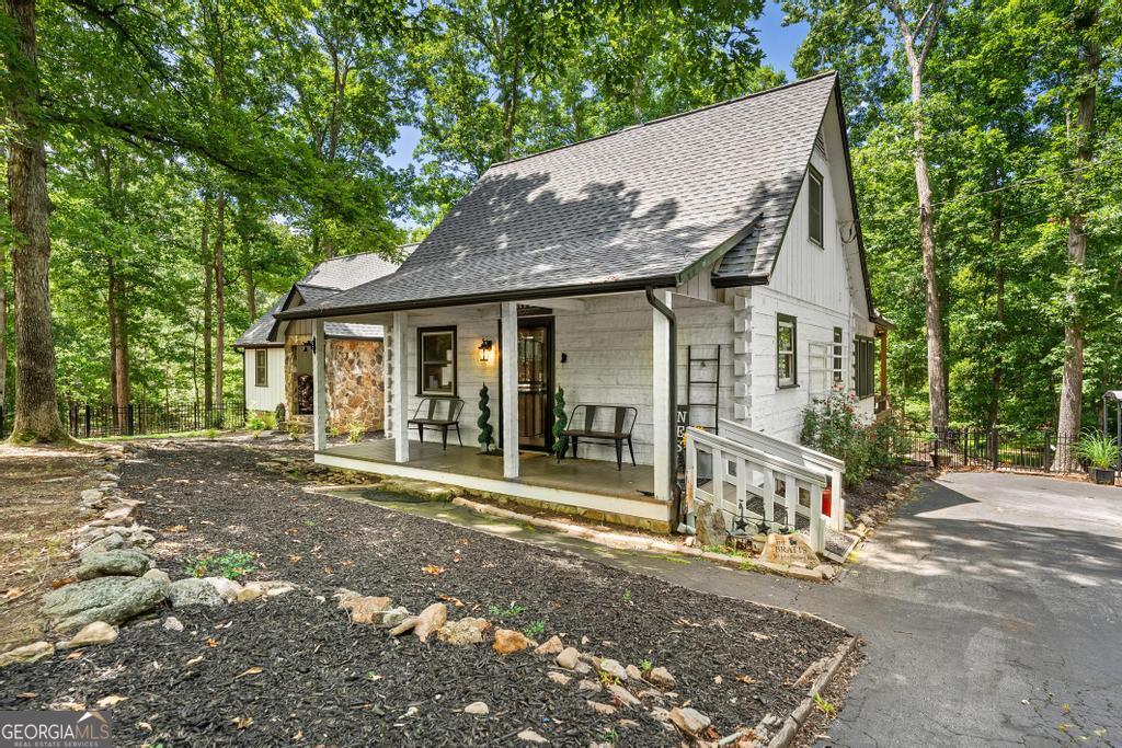 585 John Fleming Road Hartwell, GA 30643 - Photo 4 of 59 a view of a house with a patio