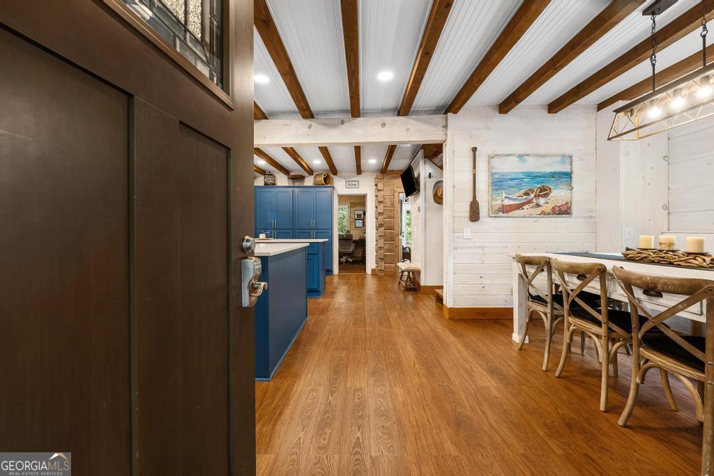 585 John Fleming Road Hartwell, GA 30643 - Photo 9 of 59 a view of a hallway with wooden floor and furniture