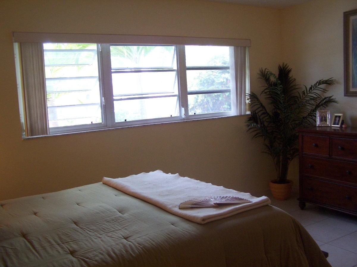 180 8th Street Key Colony Beach, FL 33051 - Photo 15 of 21 Master Bedrm Windows 100_4969