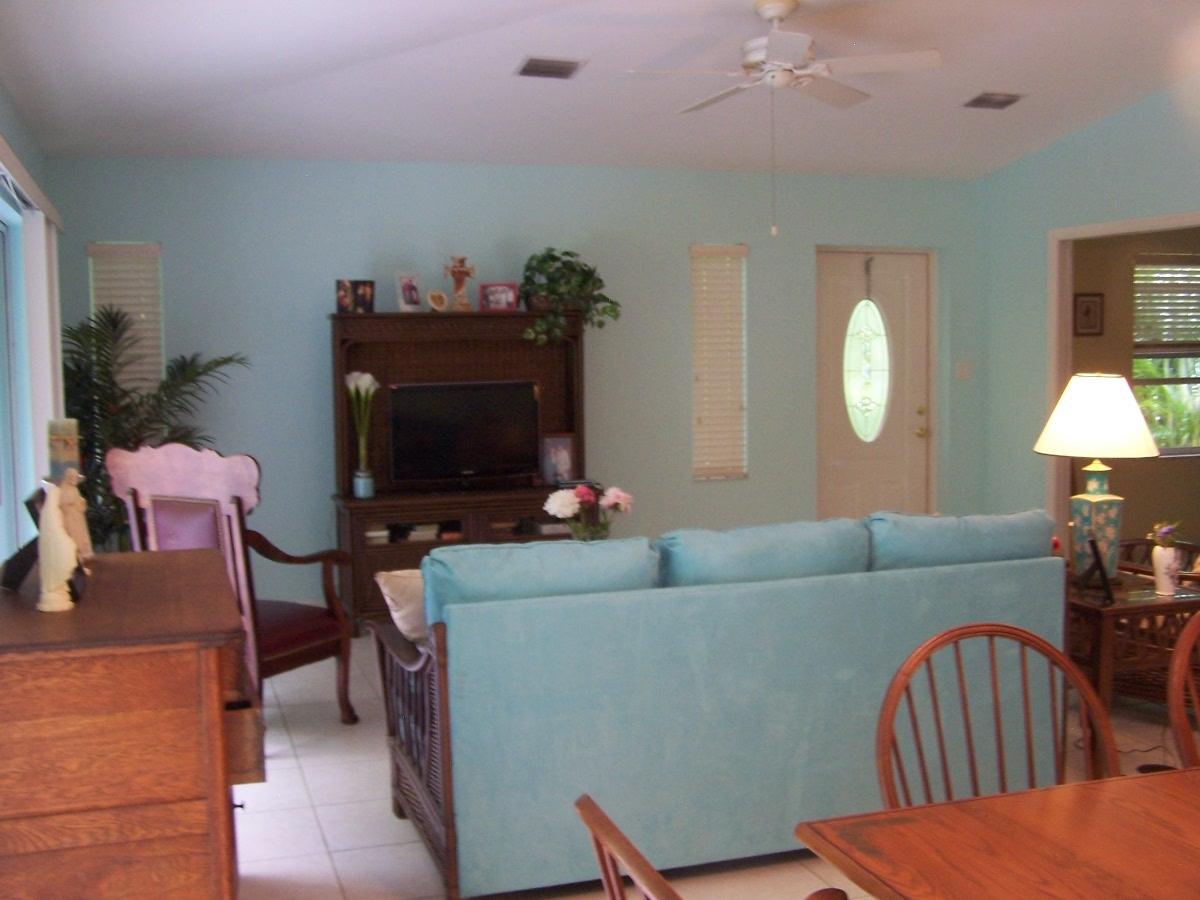 180 8th Street Key Colony Beach, FL 33051 - Photo 19 of 21 Living Area to Front Entrance 100_4973