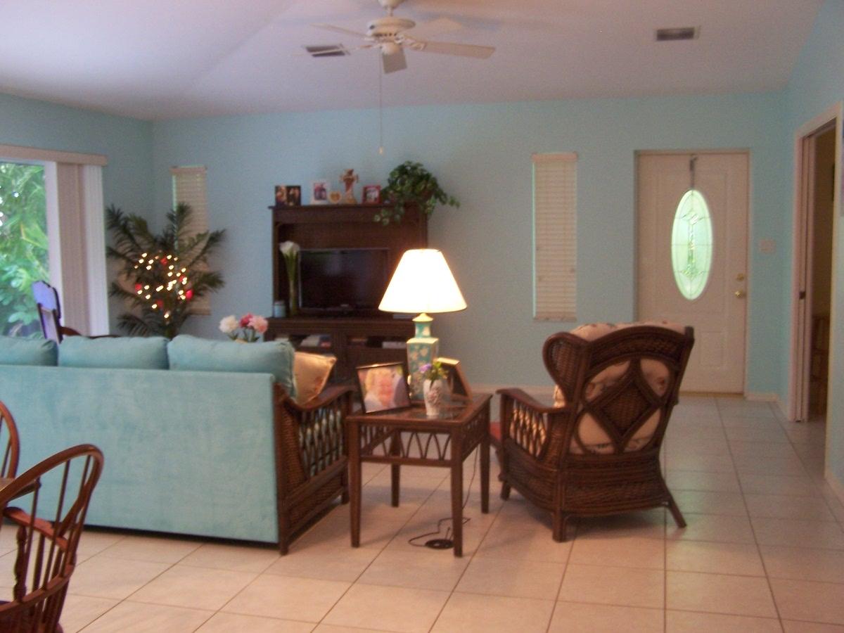 180 8th Street Key Colony Beach, FL 33051 - Photo 3 of 21 Great Room 100_4953