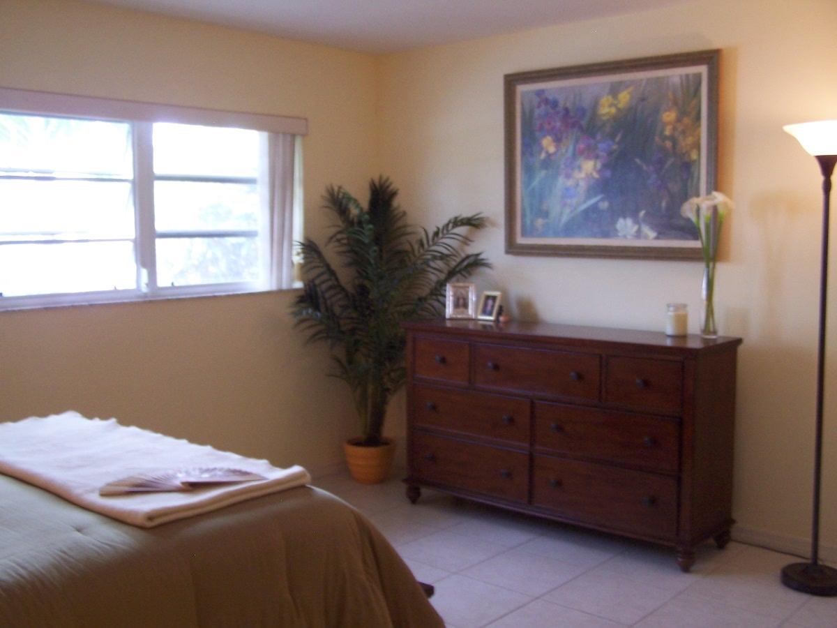 180 8th Street Key Colony Beach, FL 33051 - Photo 9 of 21 Master Bedroom 100_4965