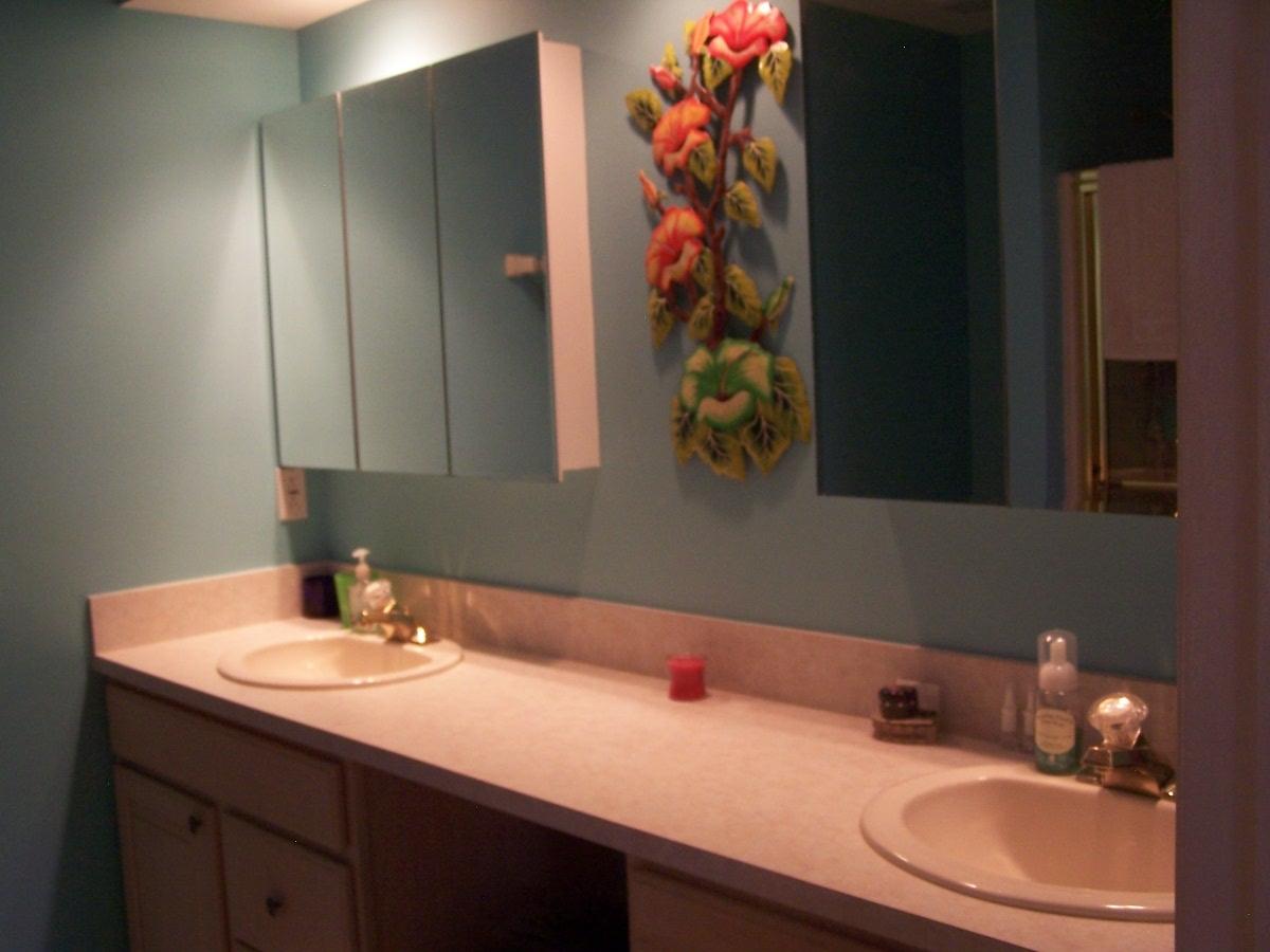 180 8th Street Key Colony Beach, FL 33051 - Photo 10 of 21 Master Bath 100_4966