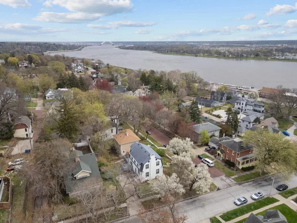 $299,000 | 1200 East 9th Street, Davenport, IA 52803