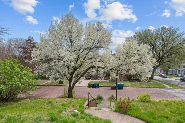 $299,000 | 1200 East 9th Street, Davenport, IA 52803