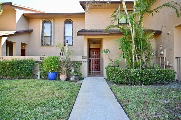 $2,300 | 2372 Northwest 39th Avenue, Pompano Beach, FL 33066