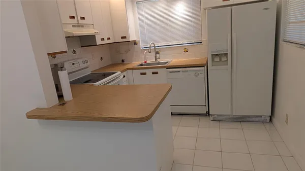 $2,300 | 2372 Northwest 39th Avenue, Pompano Beach, FL 33066