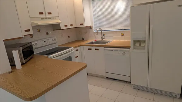 $2,300 | 2372 Northwest 39th Avenue, Pompano Beach, FL 33066