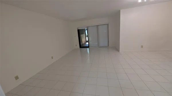 $2,300 | 2372 Northwest 39th Avenue, Pompano Beach, FL 33066