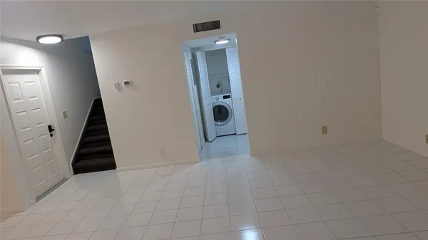 $2,300 | 2372 Northwest 39th Avenue, Pompano Beach, FL 33066