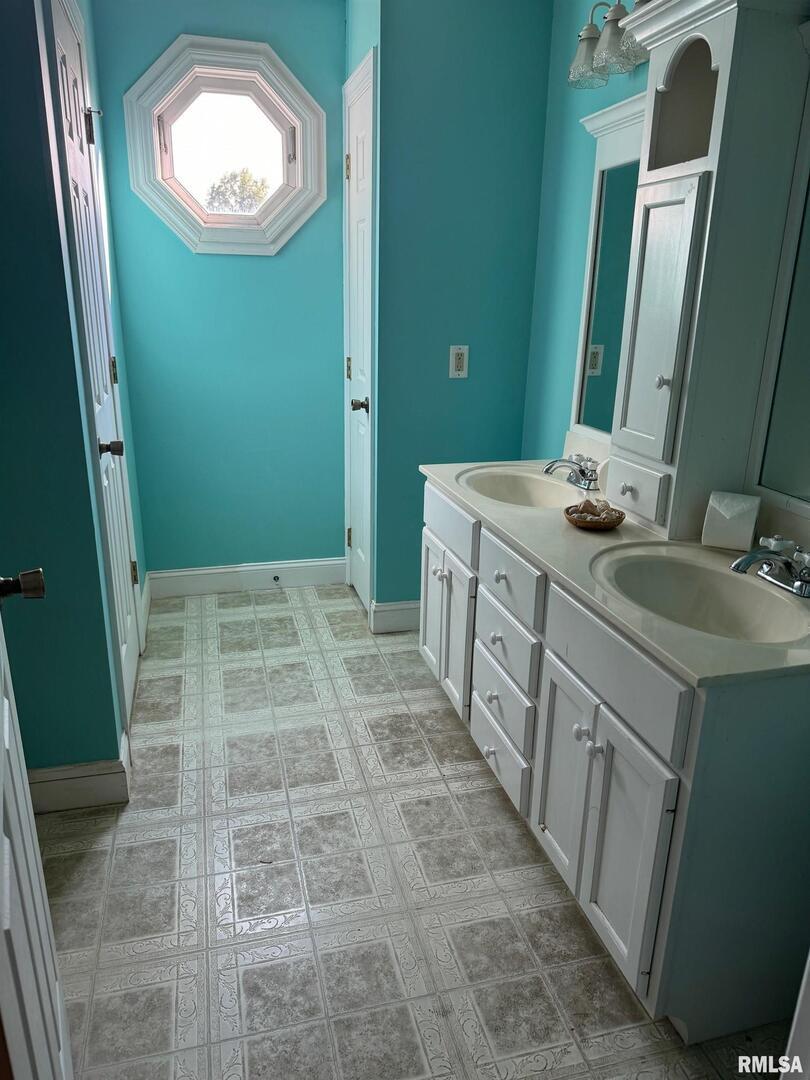 102 West North Street Ina, IL 62846 - Photo 35 of 61