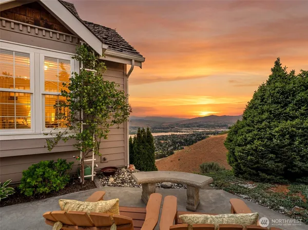 $975,000 | 2352 Monument Place, East Wenatchee, WA 98802