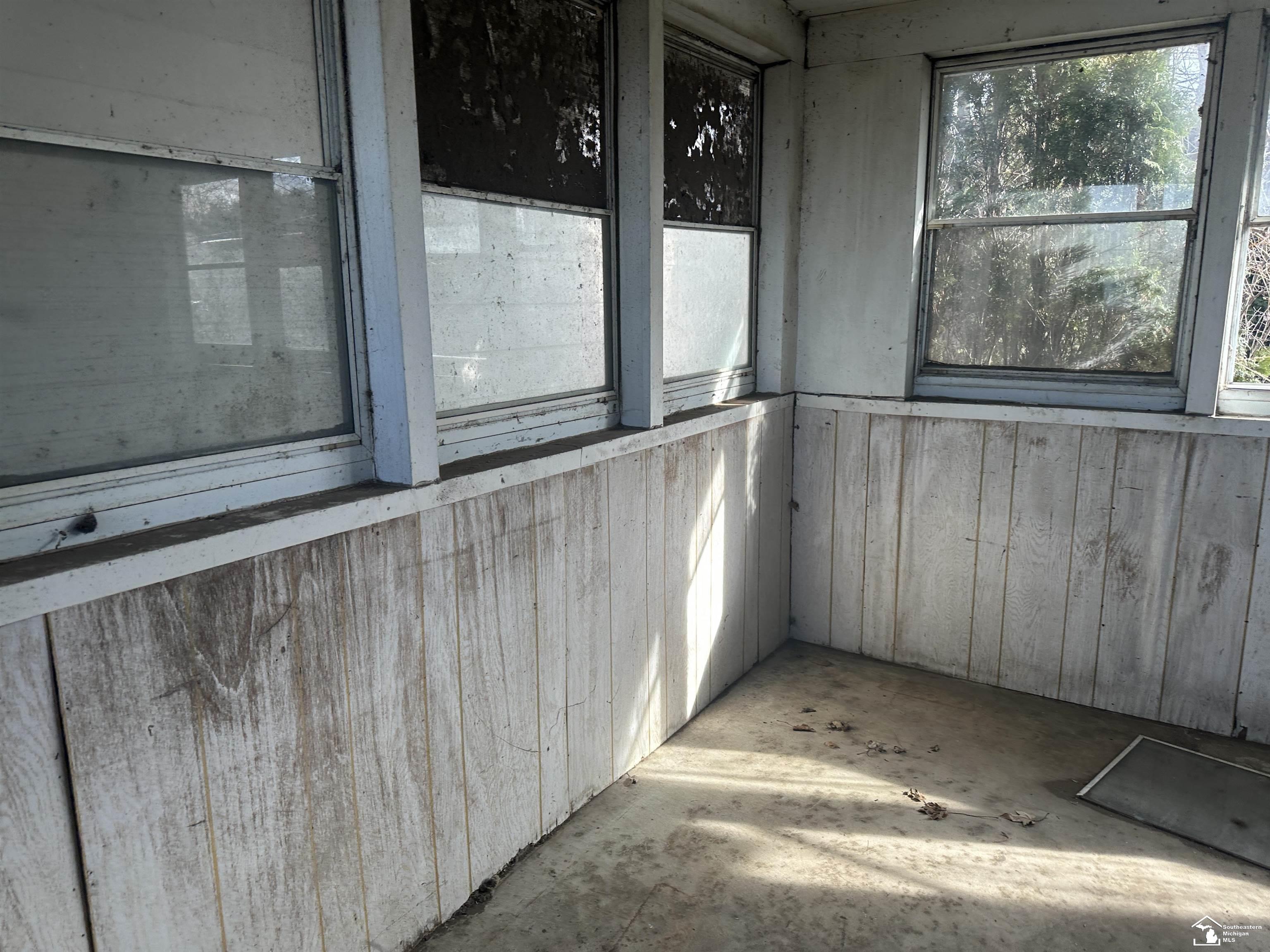 1938 Sheick Road Monroe, MI 48162 - Photo 6 of 18 50197382-4439248d-2856-49d9-b1ba-996e7fe48944.JPG