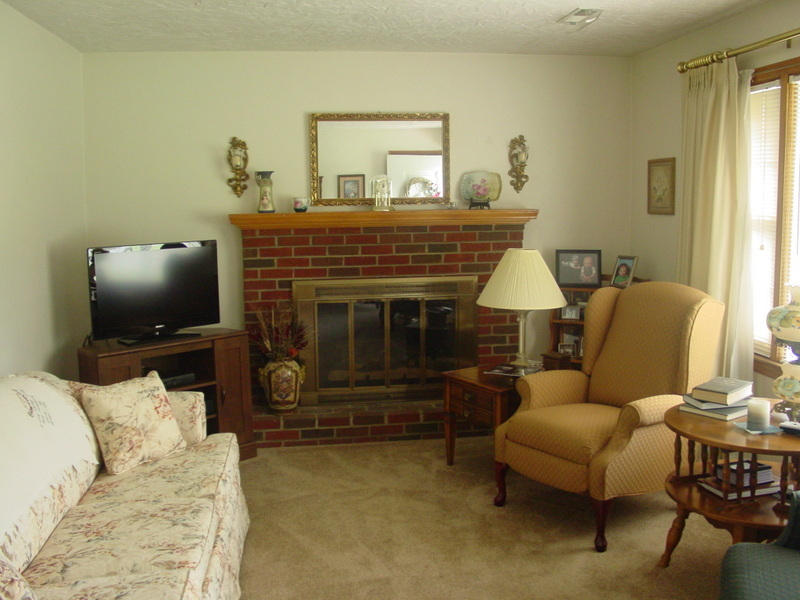 262 Oak Drive Blue Ridge, VA 24064 - Photo 15 of 33 Cozy Living Room